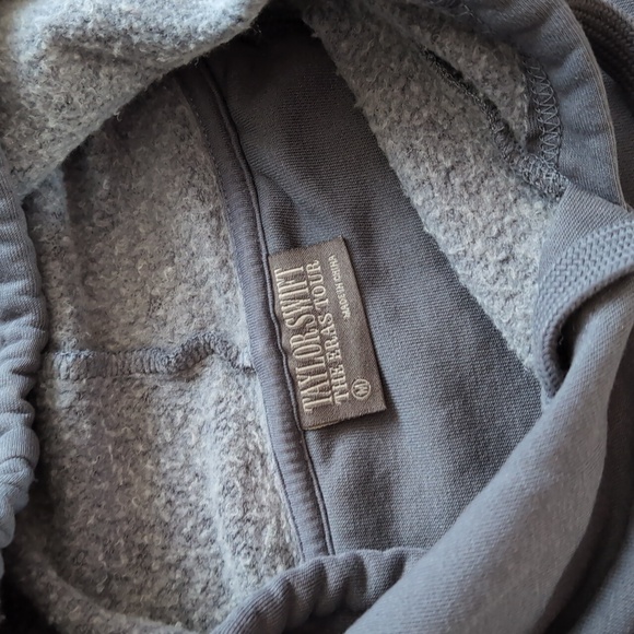 Taylor Swift Eras Tour Hoodie US 2023 dates NEW Medium - Picture 4 of 7